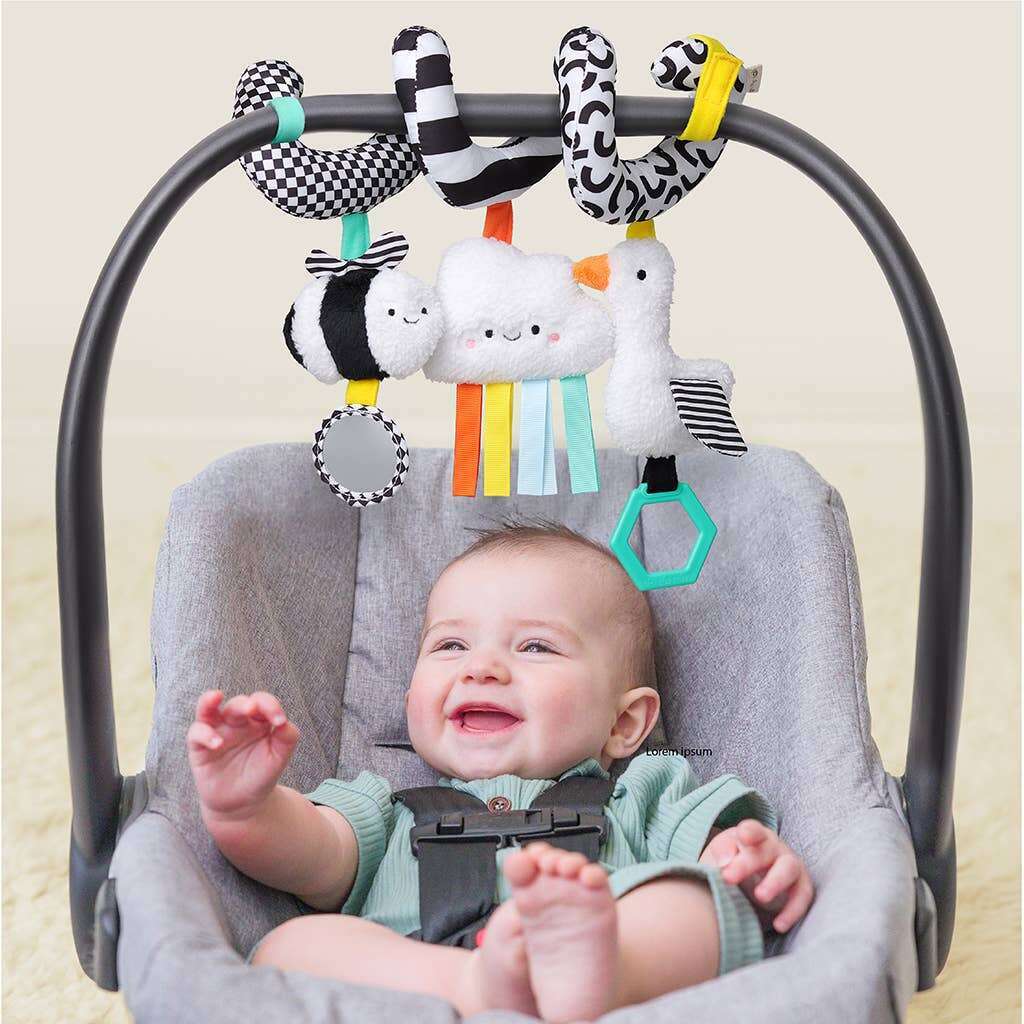 itzy-ritzy-bitzy-spiral-car-seat-activity-toy-high-contrast3