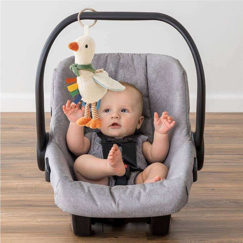 itzy-ritzy-bitzy-traveler-goose3_d8b811bd-32f4-4d17-b5c2-fd8a6893305c