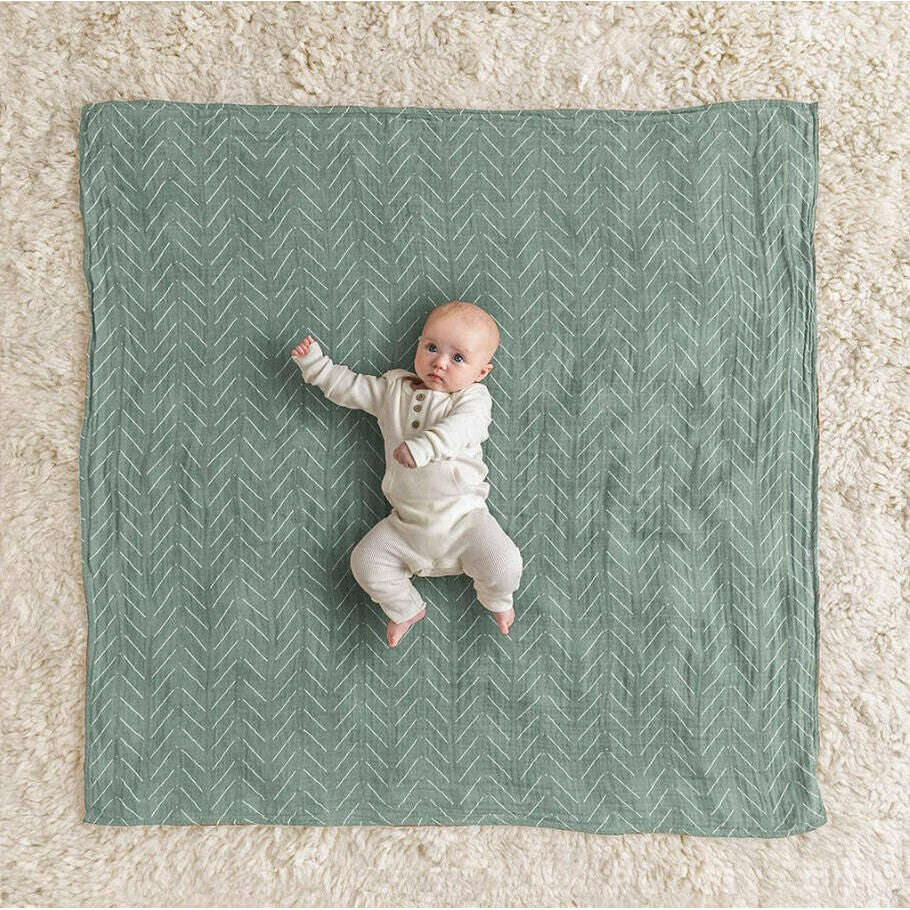 itzy-ritzy-breastfeeding-boss-sage-mudcloth2_c106ddd9-eb40-4d22-b3f2-abbc096eeec4