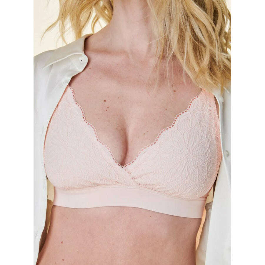 lace-bralette-close-up