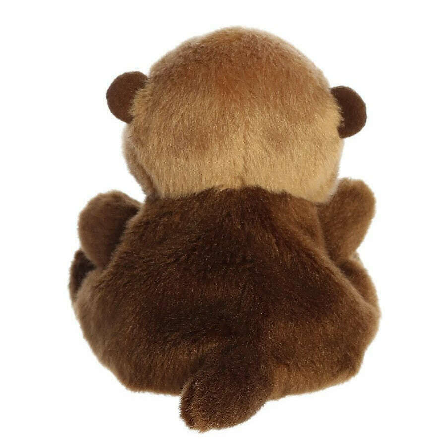 selena-otter-back